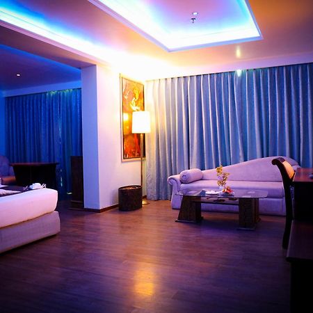 קולאם The Quilon Beach Hotel And Convention Center מראה חיצוני תמונה