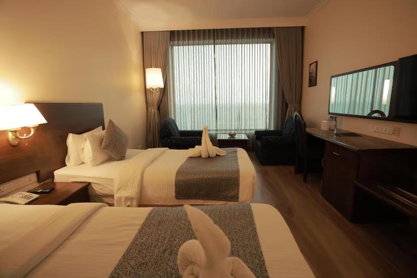 קולאם The Quilon Beach Hotel And Convention Center מראה חיצוני תמונה