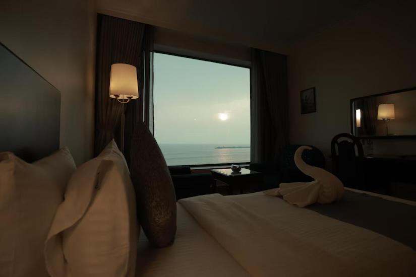 קולאם The Quilon Beach Hotel And Convention Center מראה חיצוני תמונה