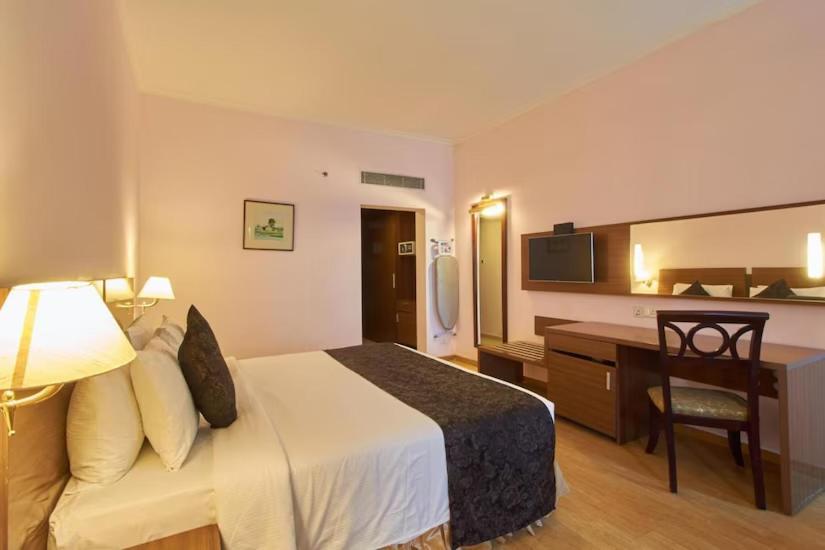 קולאם The Quilon Beach Hotel And Convention Center מראה חיצוני תמונה