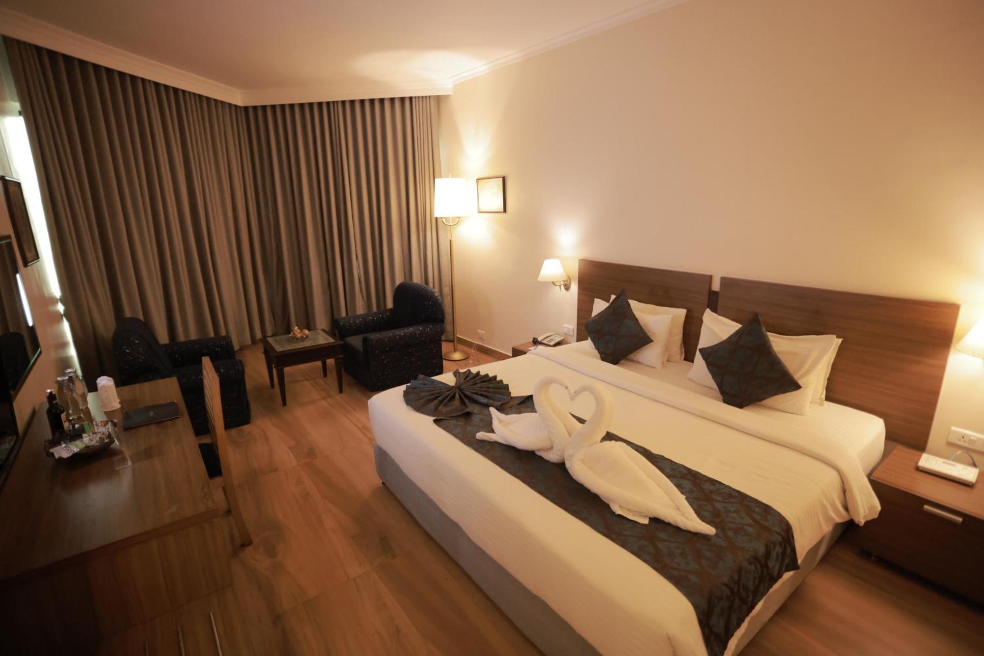 קולאם The Quilon Beach Hotel And Convention Center מראה חיצוני תמונה