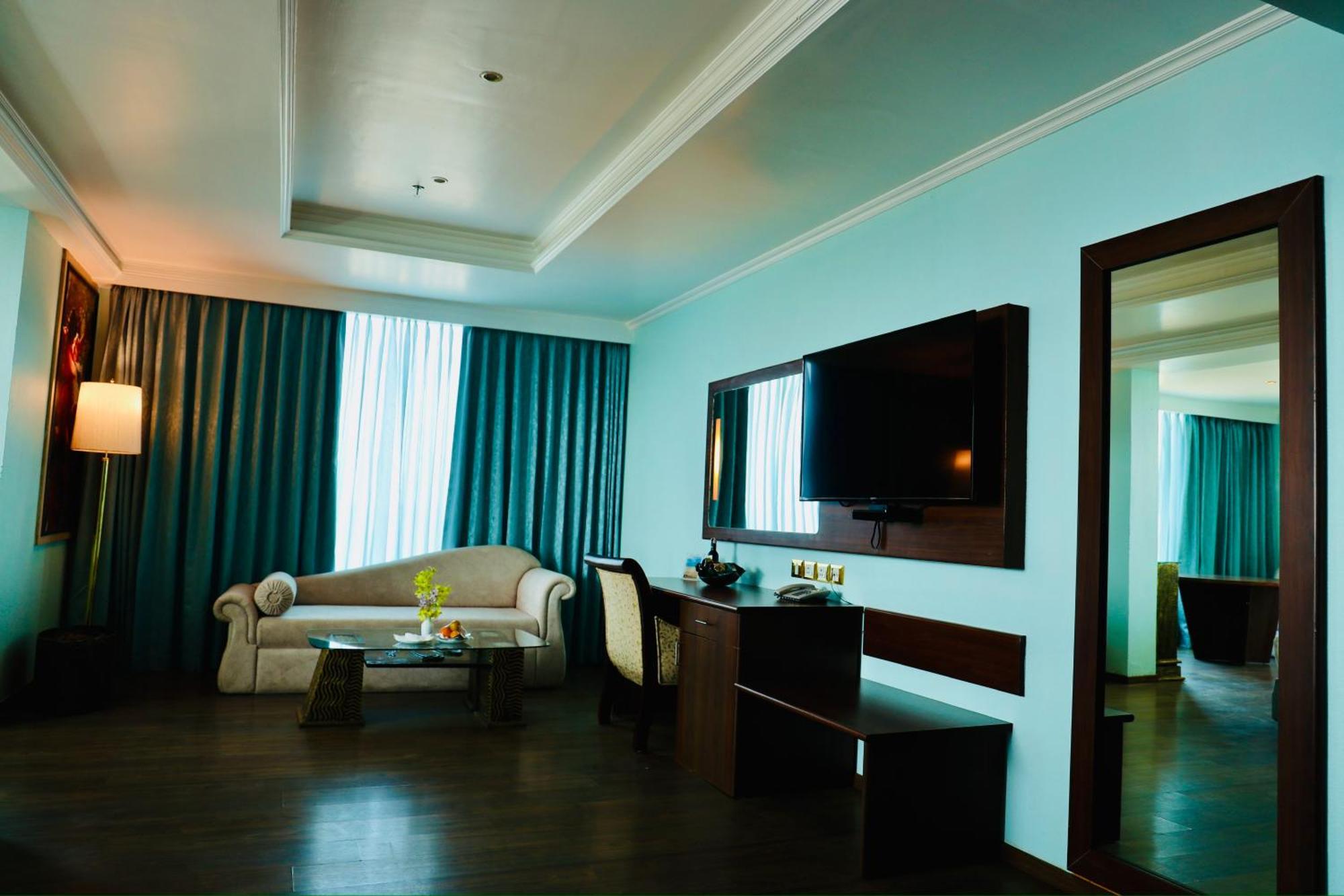 קולאם The Quilon Beach Hotel And Convention Center מראה חיצוני תמונה