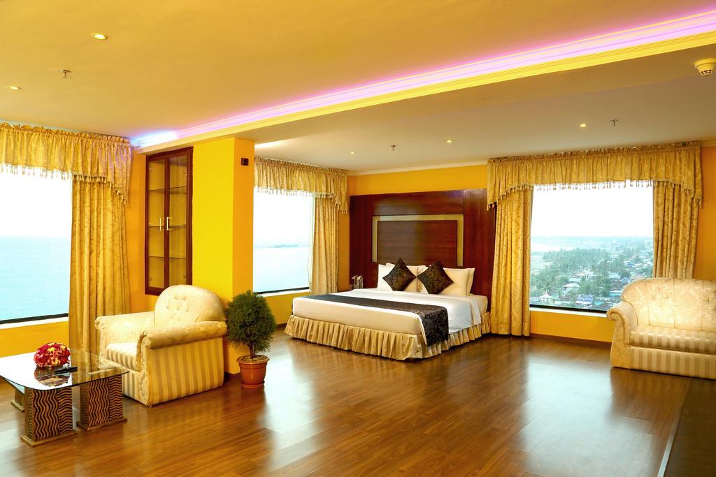 קולאם The Quilon Beach Hotel And Convention Center מראה חיצוני תמונה
