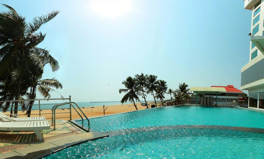 קולאם The Quilon Beach Hotel And Convention Center מראה חיצוני תמונה