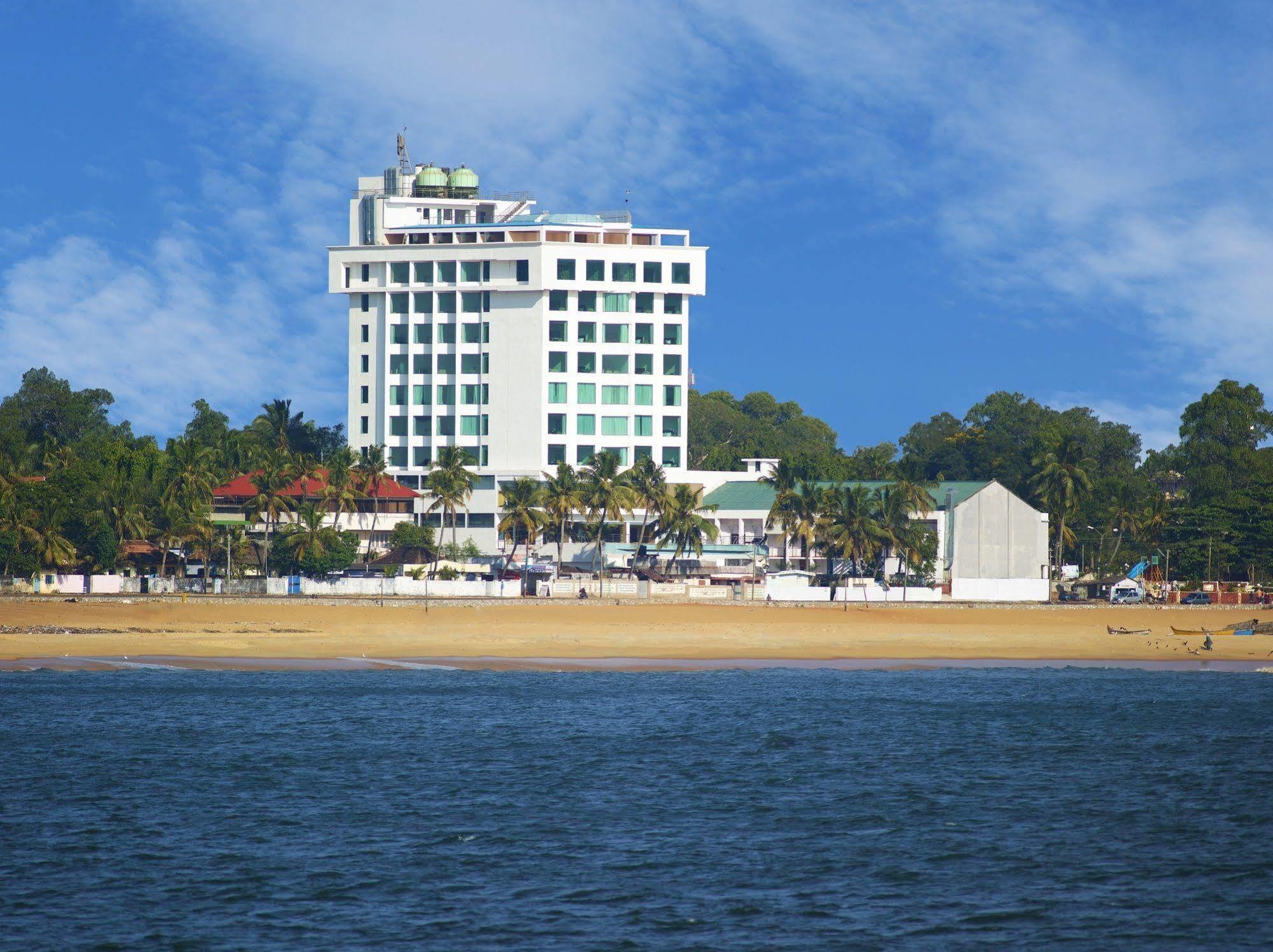 קולאם The Quilon Beach Hotel And Convention Center מראה חיצוני תמונה